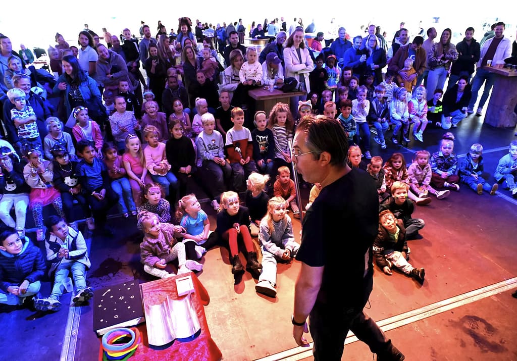 Goochelaar op de basisschool 2 Goochelaar op de basisschool